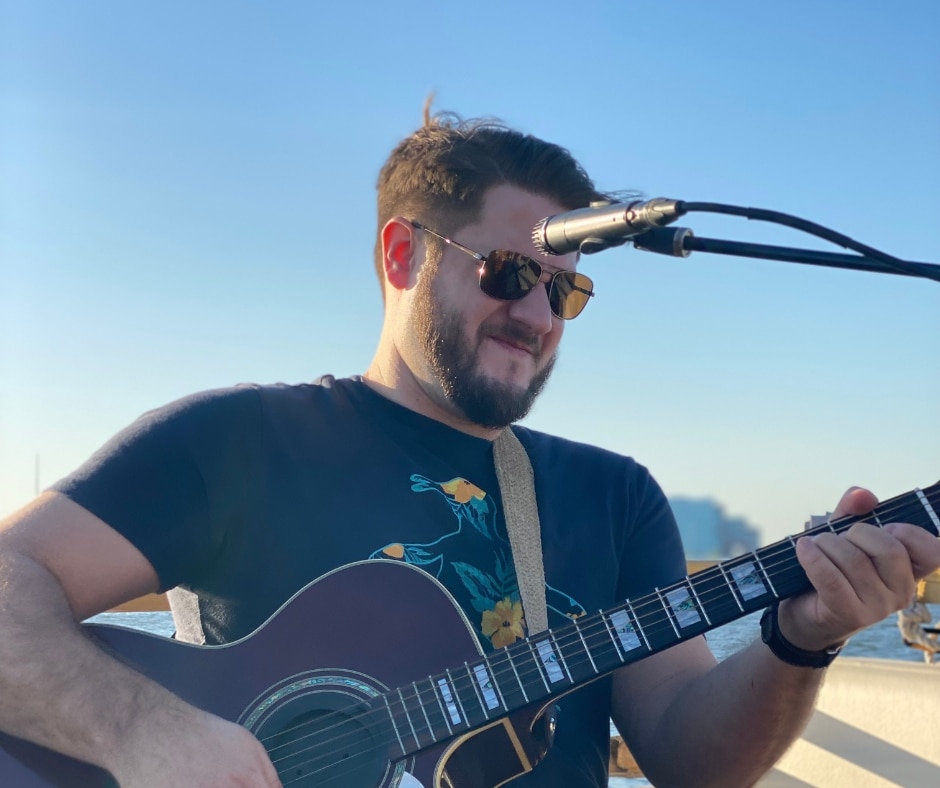 LIVE MUSIC BOAT TOUR