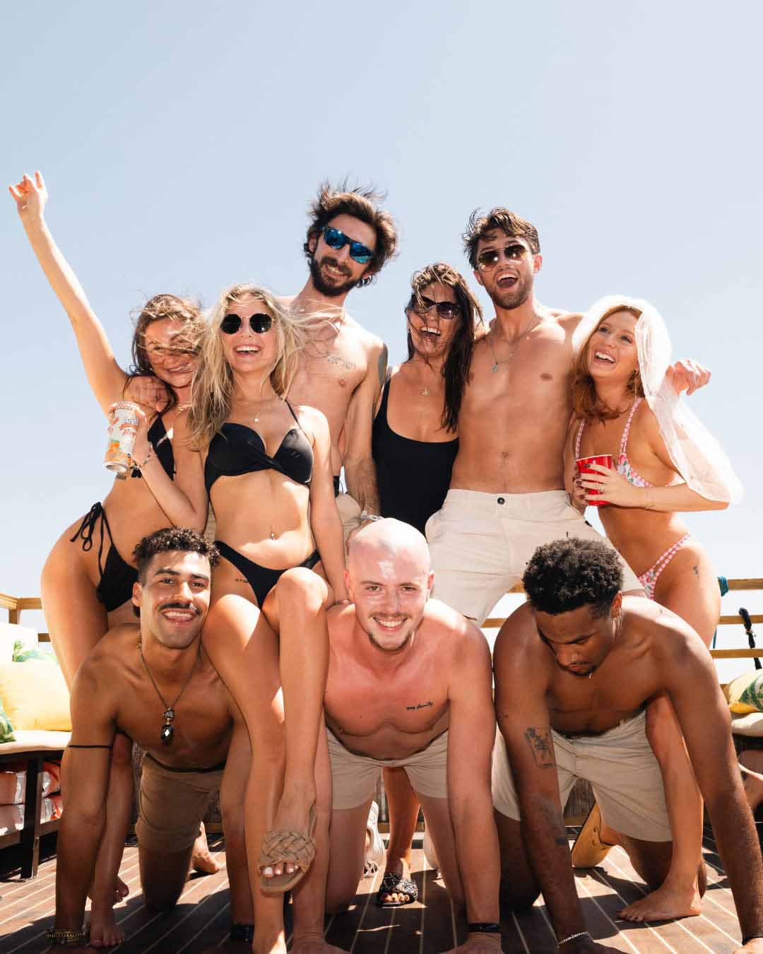 charleston-tiki-boat-sun-protection-style A passenger wearing a stylish sun hat and sunglasses while relaxing on the Friki Tiki boat in Charleston.