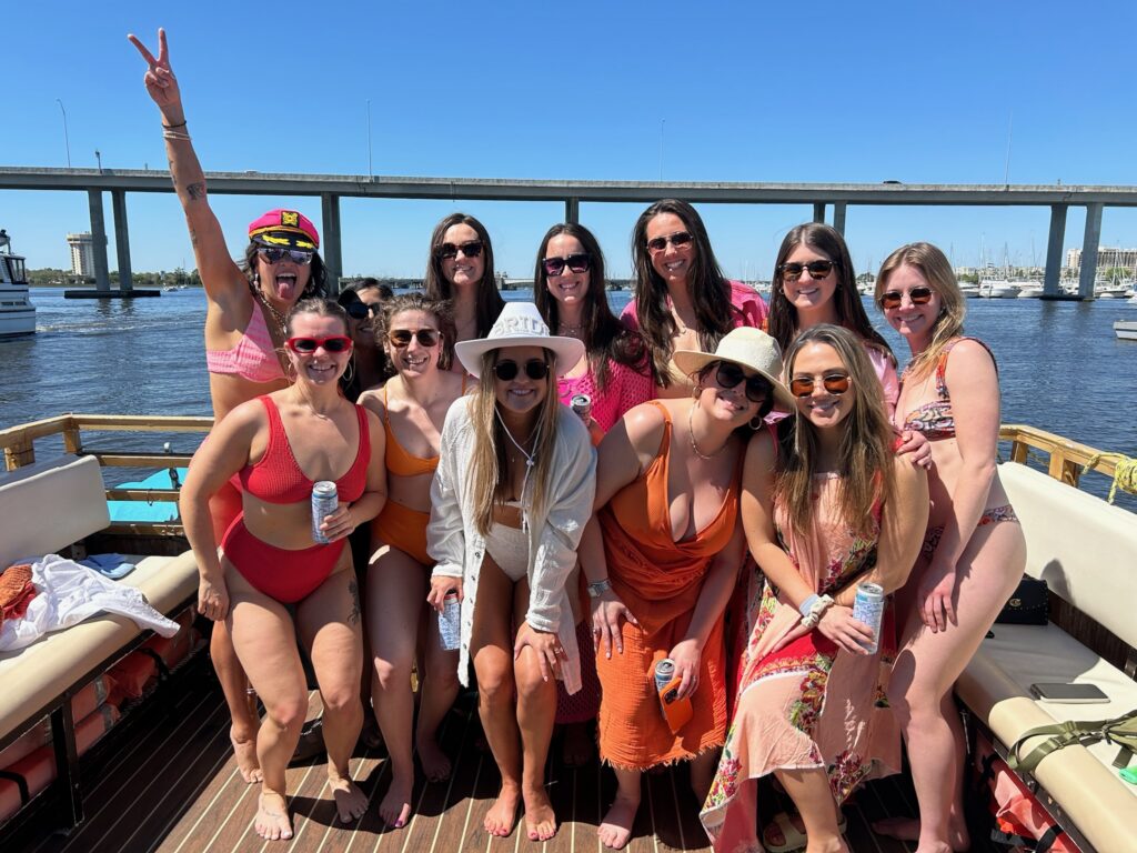 bachelorette-party-boat-charleston-sc Bachelorette group on the Friki Tiki