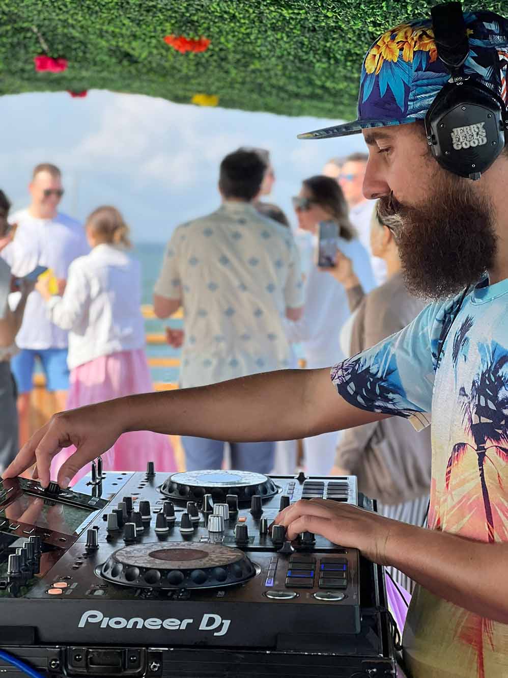 Charleston Booze Cruise - Tiki Tours of Charleston Friends clinking cans and enjoying drinks at the bar of the Friki Tiki party boat during a Charleston booze cruise.