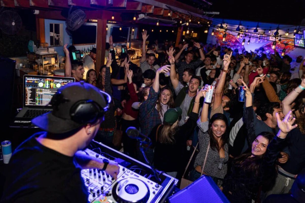 king-street-charleston-sc-nightlife-bachelor-party King Street Charleston SC nightlife bachelor party bar crawl